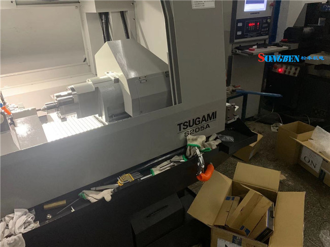 津上S205A背轴刀搭上钻0.1mm微孔，用NAKANISHI高频铣BM-320F正合适